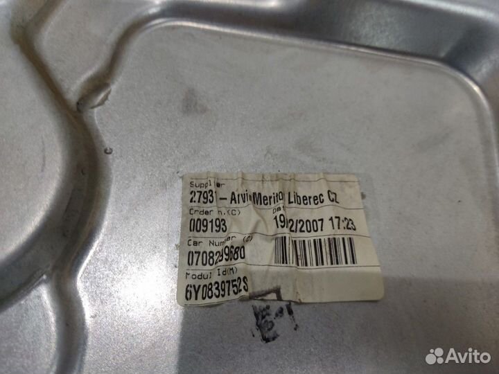 Стеклоподъемник механический задний правый Fabia Фабия