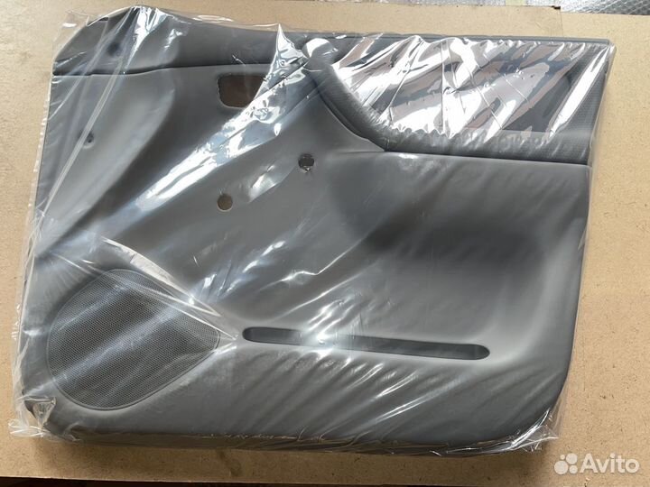 Обшивка пер прав двери toyota LC 105 6761060880B2