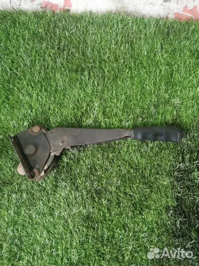 Рычаг стояночного тормоза Лада 2106