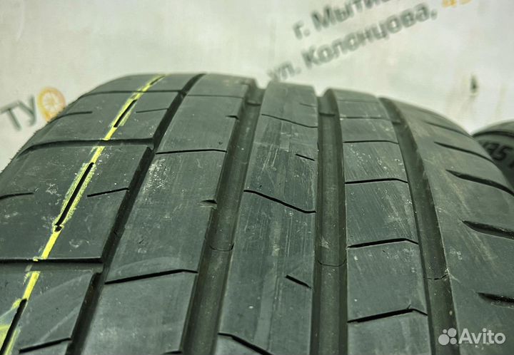 Pirelli P Zero PZ4 235/35 R19 94Y