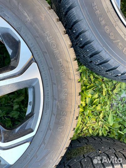 Диски оригинал Honda шины 235/60 R18 nokian