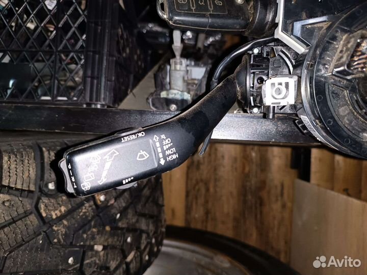 Подрулевые переключатели Volkswagen Tiguan 1