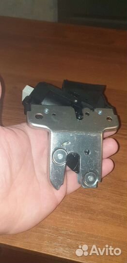 Замок багажника passat б6