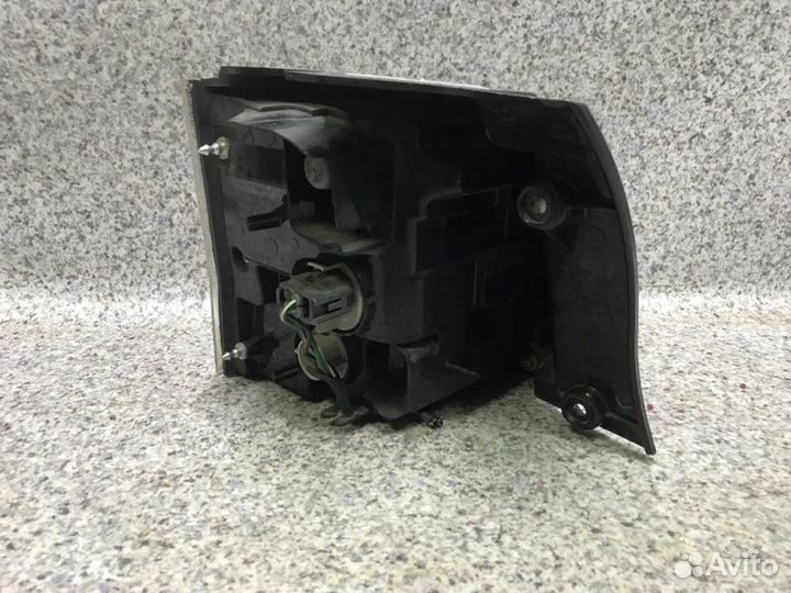 Фонарь правый Mitsubishi Outlander Xl 2007