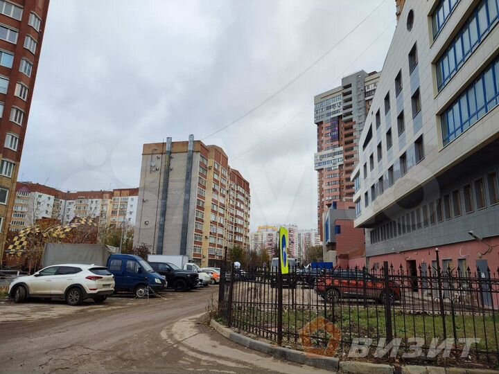 Офис с отдельным входом и большой парковкой