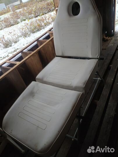 Кушетка для массажа с вырезом