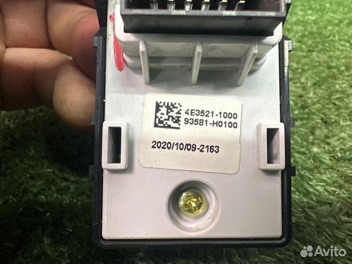 Кнопка стеклоподъемника Kia Rio X 1.6 G4FG 2021