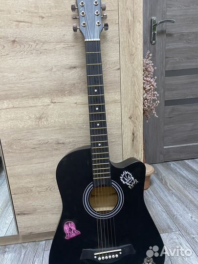 Акустическая гитара