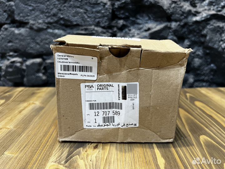 Корпус термостата GM 12707589 / новый
