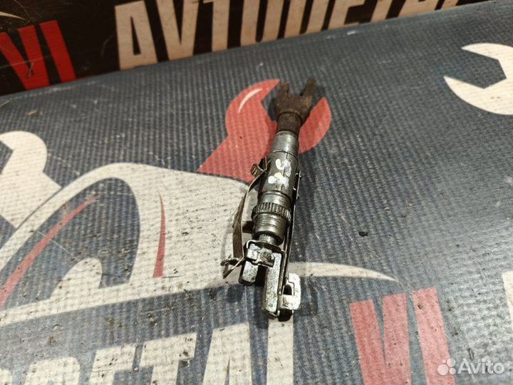 Механизм разведения колодок Ford Focus седан 2008