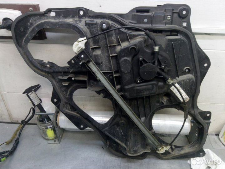 Стеклоподъемник задний правый Mazda Mazda 3 BK 1.6