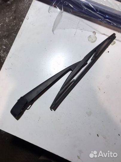 Поводок заднего стеклоочистителя Mitsubishi