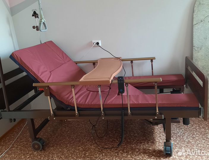 Медицинская кровать с электроприводом