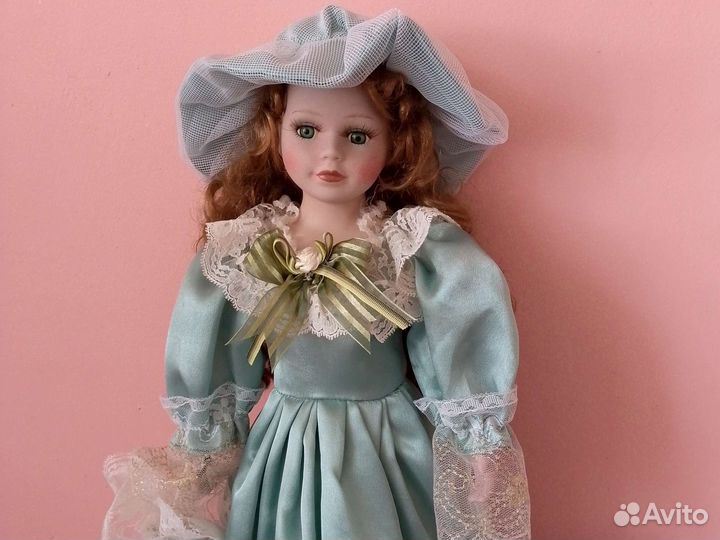 Кукла фарфоровая коллекционная