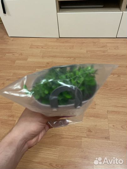 Искусственные цветы в горшках