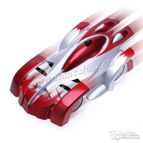 Машина ездит по потолку и стенам