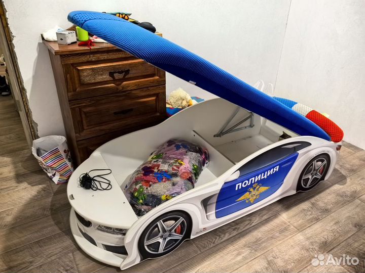 Детская кровать машина