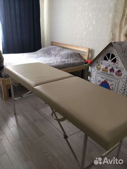 Кушетка и материал для наращивания ресниц