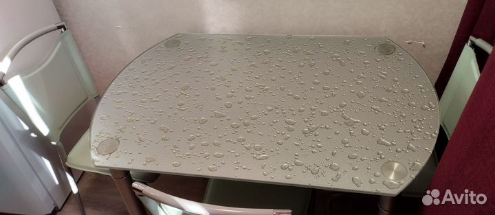 Кухонный стол и стулья