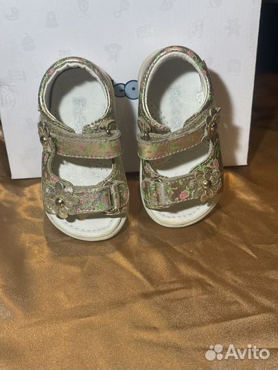Босоножки для девочки Falcotto размер 20