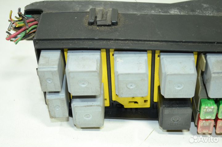 Блок предохранителей салонный Ford Escape 1 2.3