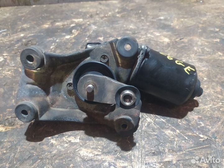 Моторчик стеклоочистителя передний Mazda 626 GE (1991—1997)