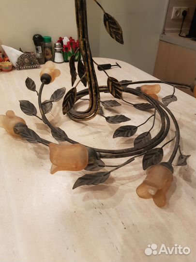 Люстра светильник потолочная. Очень красивая