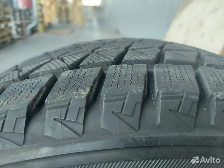 Bridgestone Blizzak DM-V2 235/60 R18