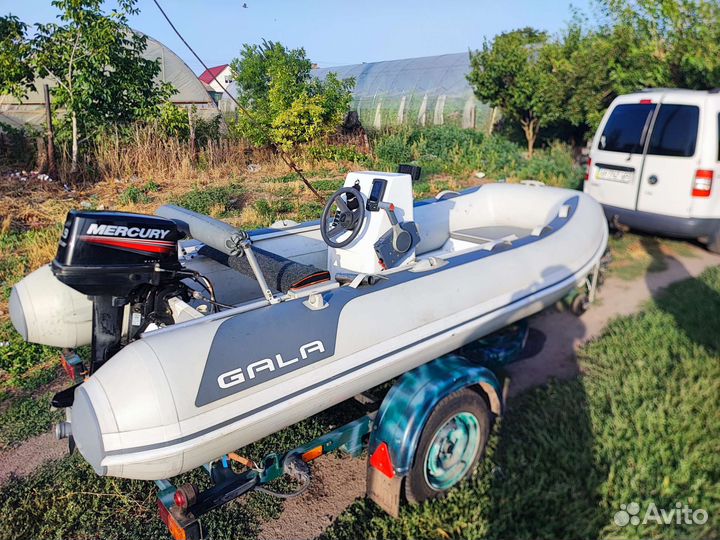 Лодка с мотором