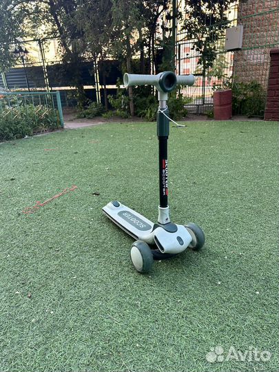 Самокат трехколесный