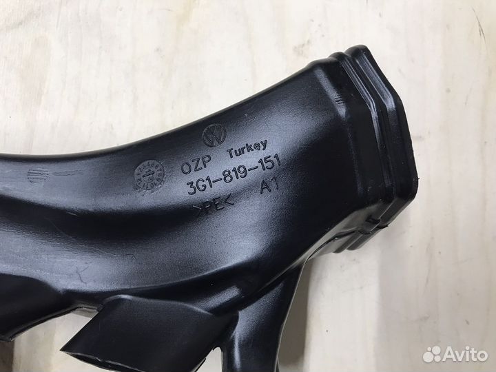 Воздуховод обдува ног Passat B8