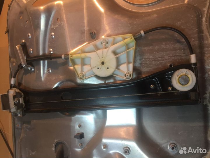 Стеклоподъемник задней правой двери Mercedes-Benz