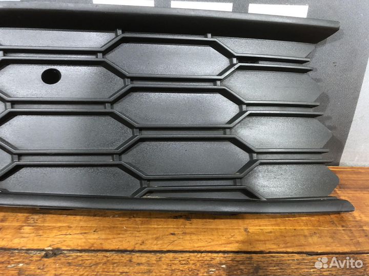 Накладка решетки бампера Skoda Rapid 2 20-нв Б/У О