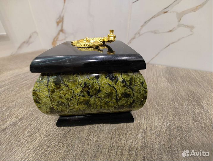 Шкатулка для украшений из Змеевика