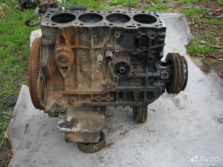 Nissan Trade 75 блок двигателя 2.3D 1996-2001