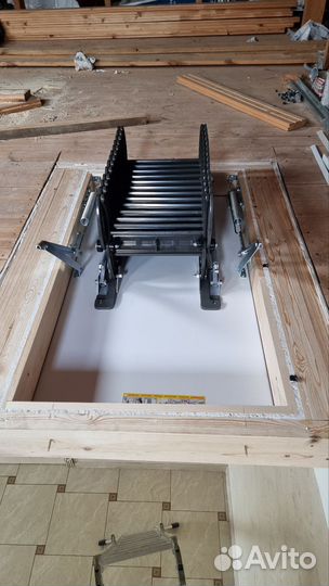 Металлическая чердачная лестница