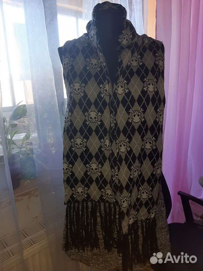 Шарф с черепами