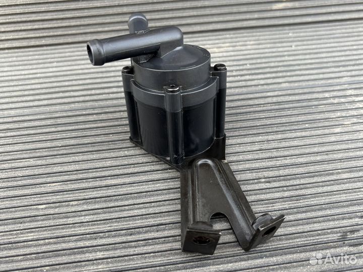 Доп помпа турбин BMW F01 F02 F10 F07 F13 X6 E71