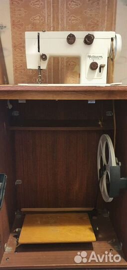 Швейная машина Чайка 143