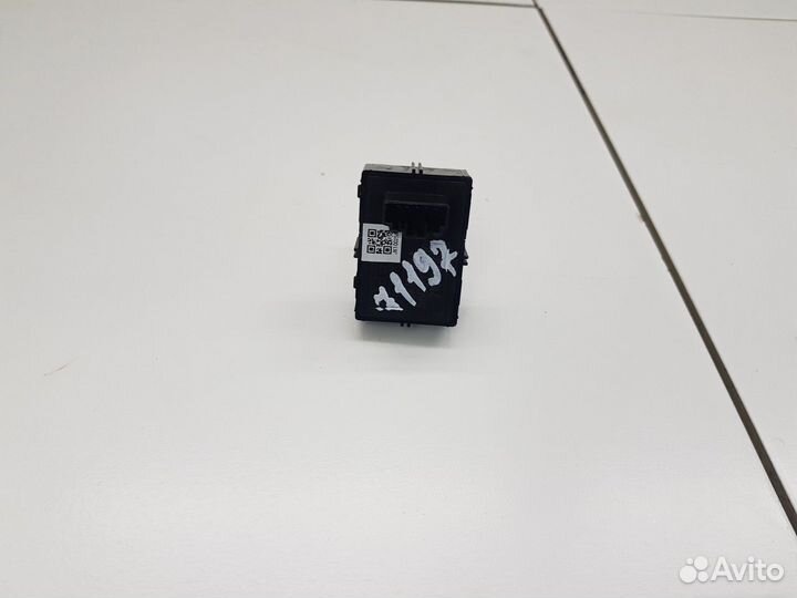 Кнопка стеклоподъемника задняя правая