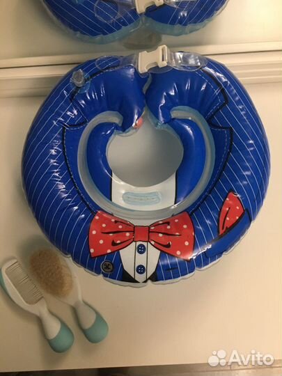 Круг на шею для купания и расчёски Chicco