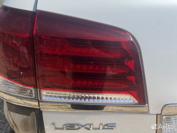 Lexus Lx570 фонарь крышки багажника