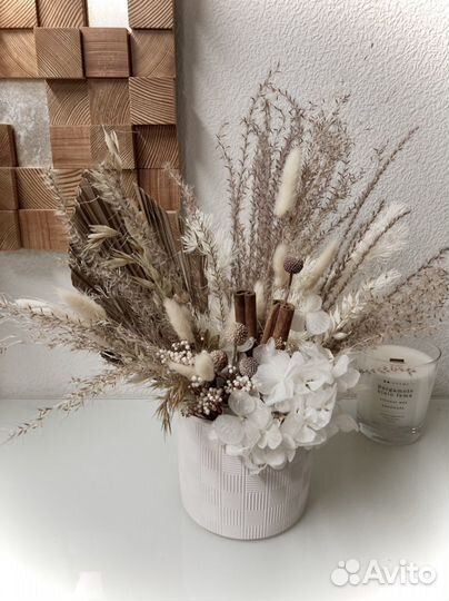 Композиция из сухоцветов в кашпо