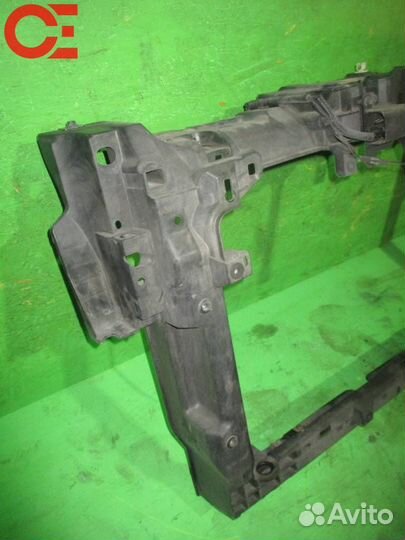 Рамка радиатора Mazda MPV LY3P красный 2009