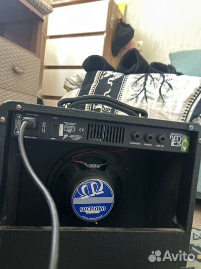 Комбоусилитель и Электрогитара