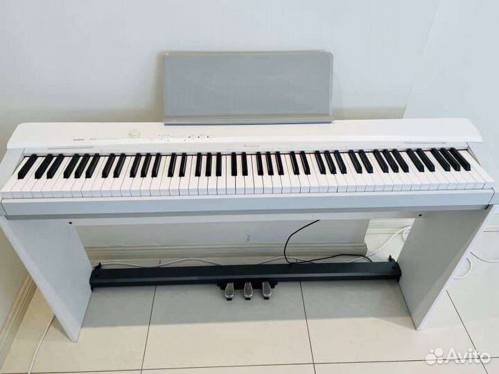 Белое цифровое пианино casio privia px-130