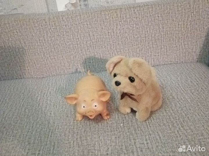 Игрушка собаки и свинка
