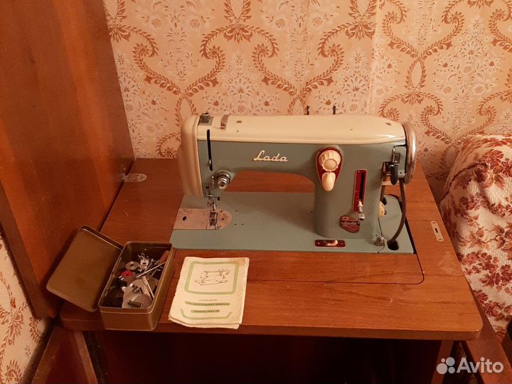 Швейная машина LADA 236