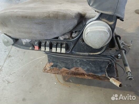 Сиденье левое