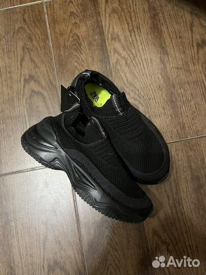 Новые кроссовки / ботинки Zara 31